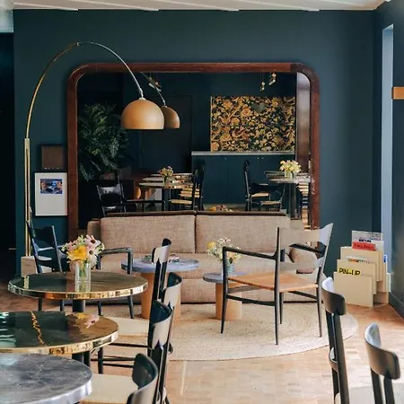Wallace Paris, A Member Of Design