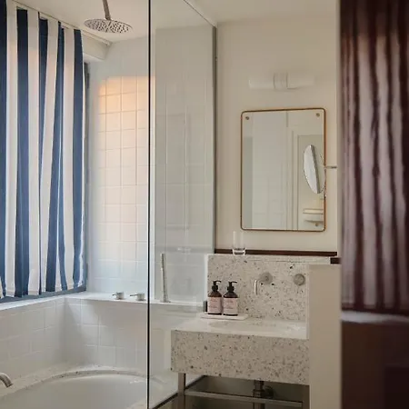 Wallace 4* Paris