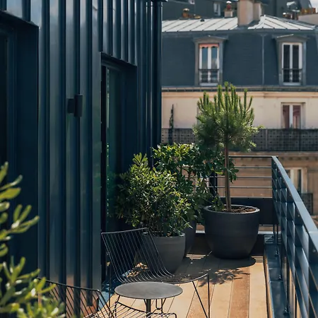 Wallace Paris, A Member Of Design