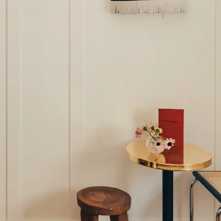 Wallace Paris, A Member Of Design Paris