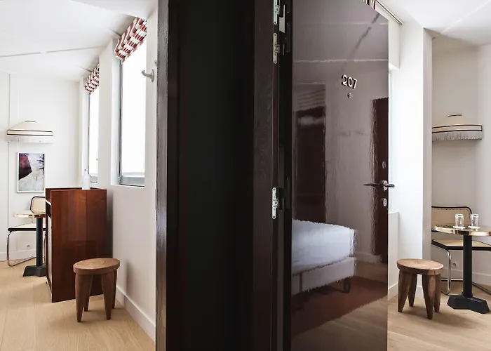 Wallace Paris, A Member Of Design