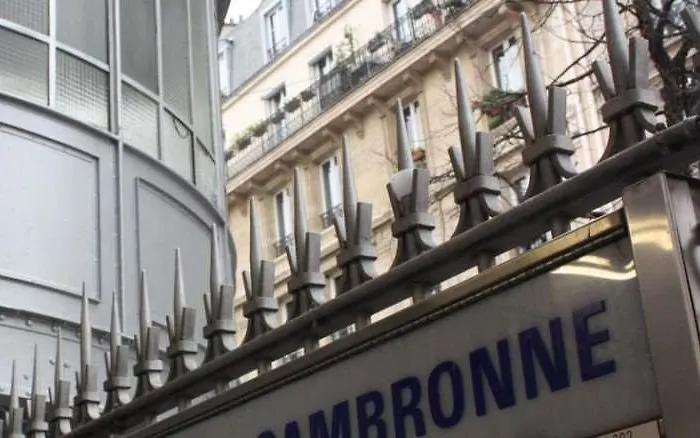 Wallace Paris, A Member Of Design Paris