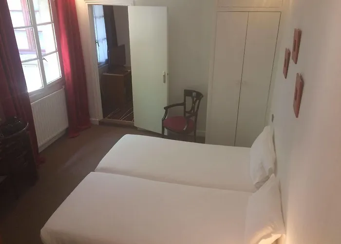 Wallace Paris, A Member Of Design